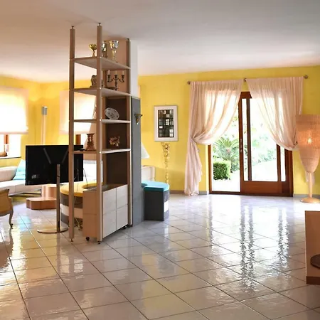 Annalaura Villa *